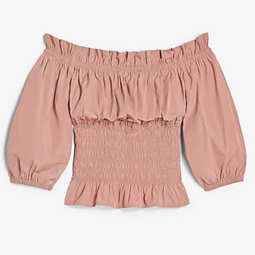 Express top 
Smocked off the shoulder top 
St 08623343